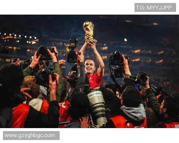 足球明星卡牌解说带你领略球场传奇与战术智慧的完美结合