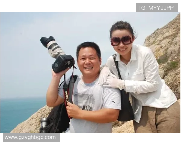 足球明星与爱侣甜蜜瞬间大公开揭示他们的浪漫生活与幸福时光