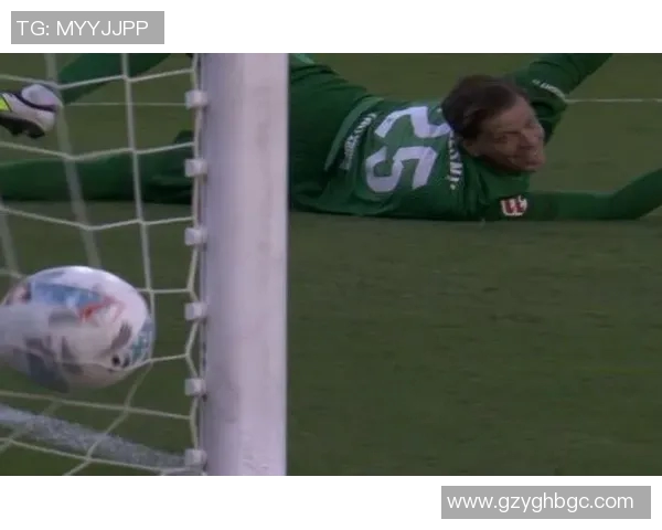 足球明星们的苦笑瞬间合集展现了他们背后的辛酸与坚持